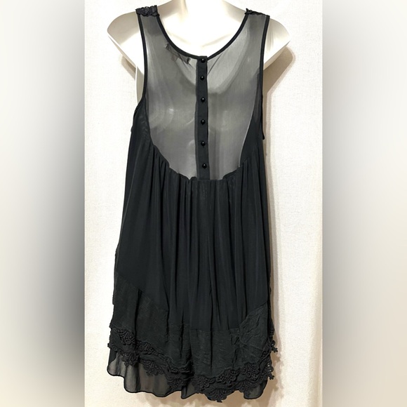 Indigo threads black/green  detailed throughout, mesh upper back button,… - Picture 9 of 10